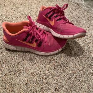 Nike free tennis shoes